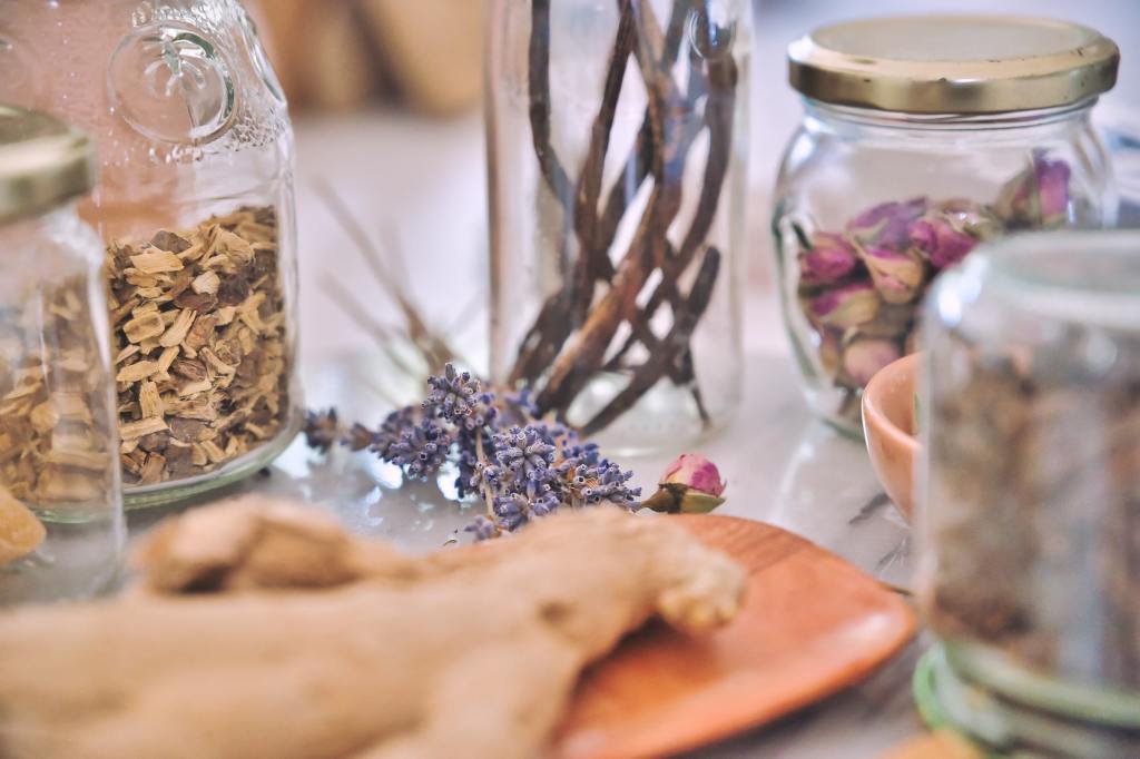 CORSO ONLINE DI FITOTERAPIA E RIMEDI&nbsp;NATURALI